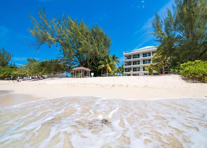 Seabreeze 8 - Luxury 4-Bedroom On Seven Mile Beach