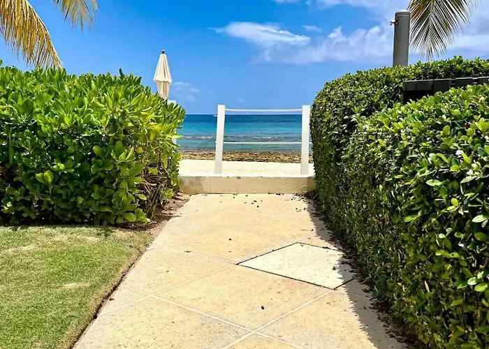 Crescent Point Condo #9 - 3Br 7 Mile Beach Condo