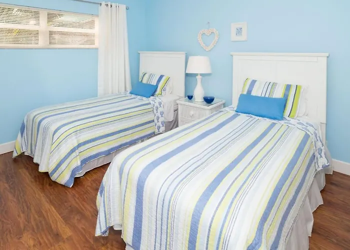 Plantation Village #20 - 3Br Ocean View Condo On Seven Mile Beach