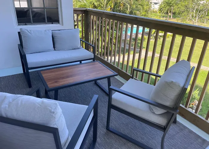 Hidden Hideaway-7Mile-2Bed2Bath-Pool -Kingbed